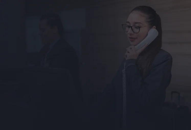 Female telephony agent supporting modern cloud communications for businesses